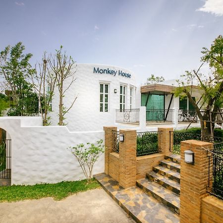 Monkey House Otel Chiang Mai Dış mekan fotoğraf